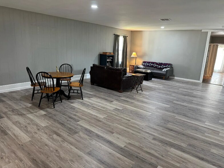 Building Photo - 11267 E US Hwy 64