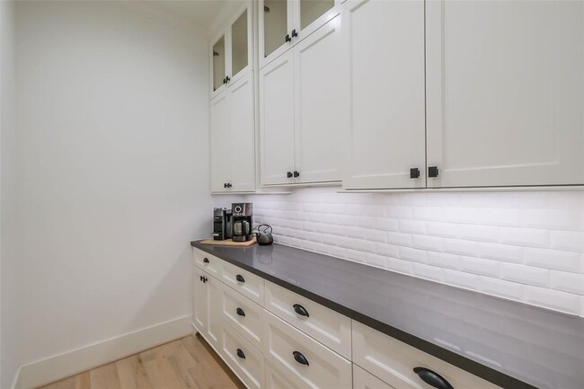 Building Photo - 508 W 26th St