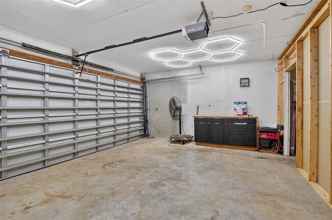 Building Photo - 111 SE 14th Pl