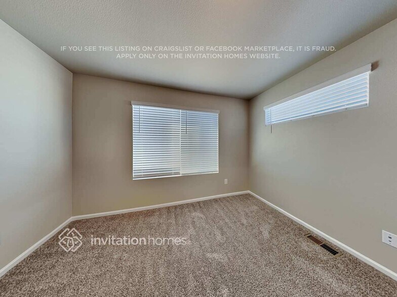 Building Photo - 11267 House Finch Ln