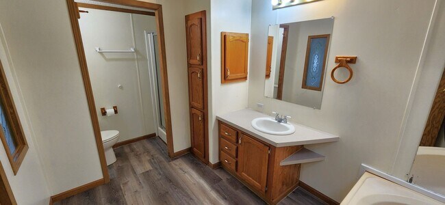 Building Photo - Nice, large, mobile home on outskirts of T...