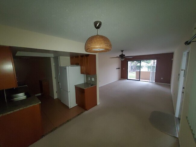 Building Photo - 5333 Vineland Rd