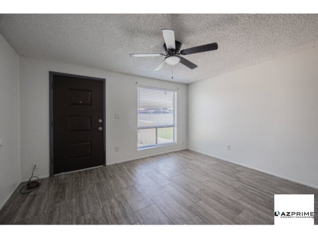 Building Photo - Live in Style With this Updated 2/1 Duplex...