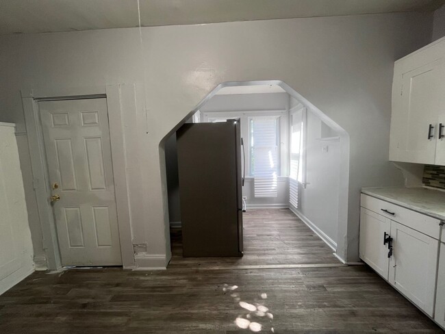 Building Photo - 4008 Ardmore Ave
