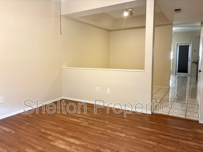 Building Photo - 170 E Guadalupe Rd