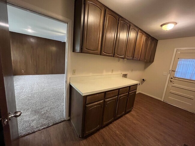 Building Photo - Midtown Quadplex with Pool- 3 bed, 2 bath