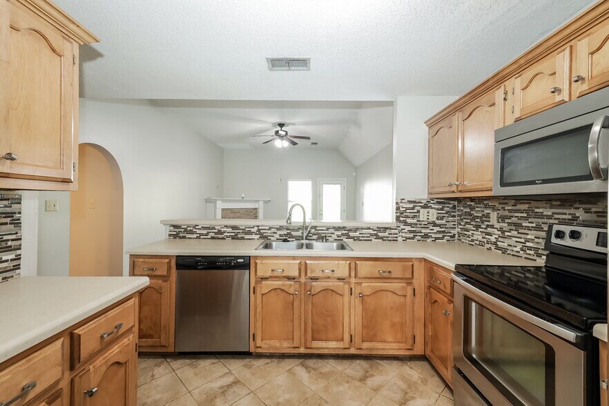Building Photo - 8264 Cross Point Dr