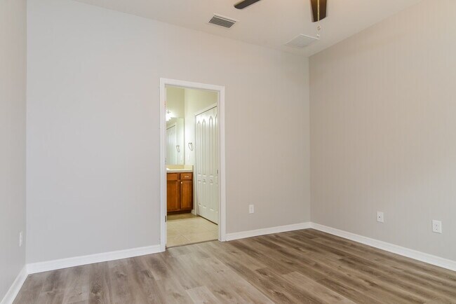 Building Photo - 567 19th St NW