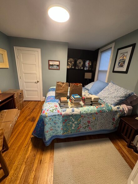 Bedroom 1 (First floor) - 15 Court St