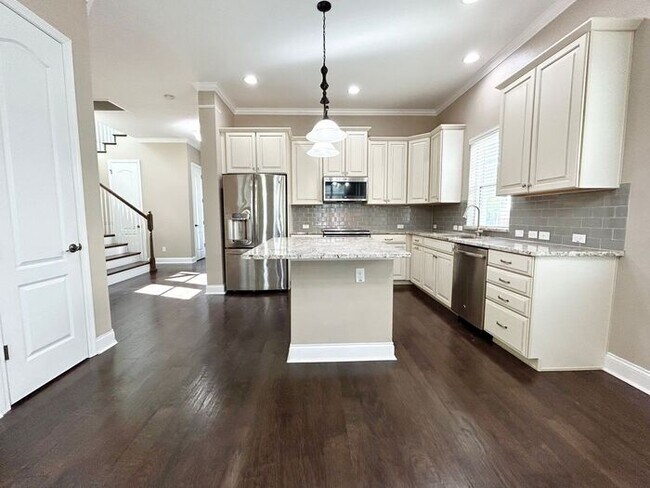 Building Photo - Stunning 3/2.5 Stylish Home with a Detache...