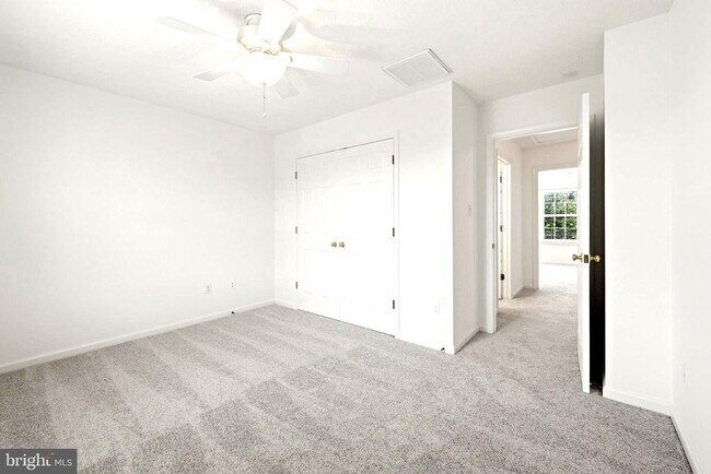 Building Photo - 2068 Stoneleigh Dr