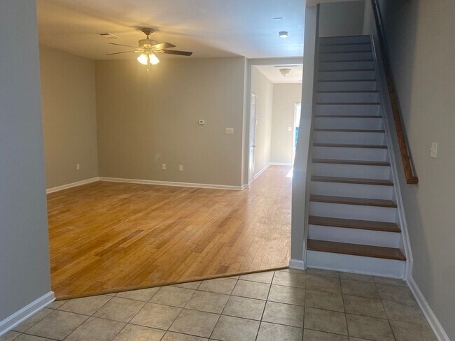 Building Photo - Townhome * Convenient to 1-20