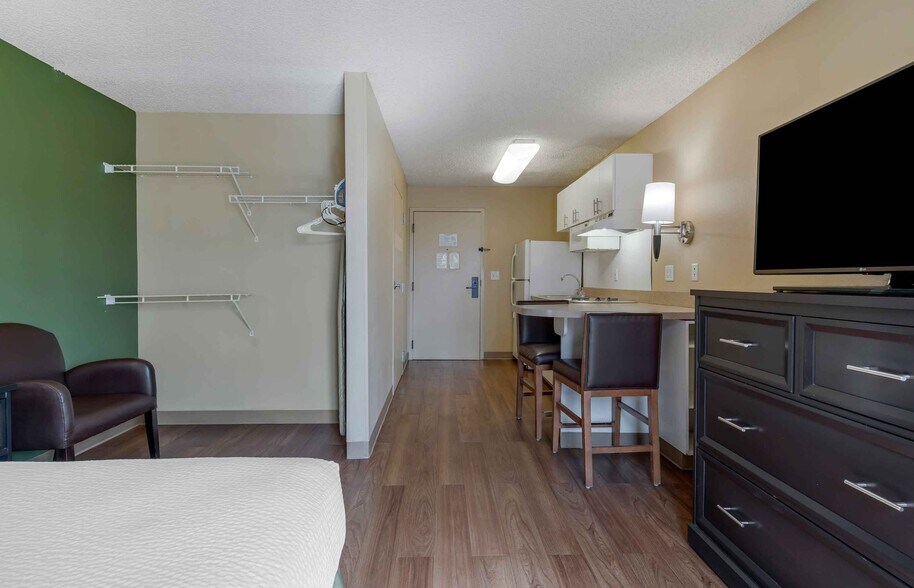 Building Photo - Furnished Studio-Fremont - Fremont Blvd. S...