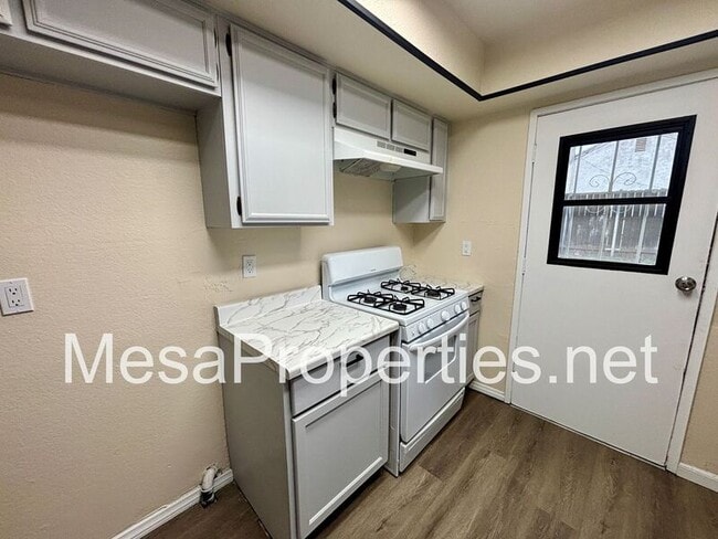 Building Photo - 653 N Lancewood Ave