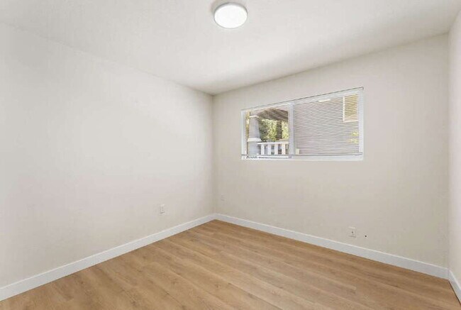 Building Photo - 327 22nd St