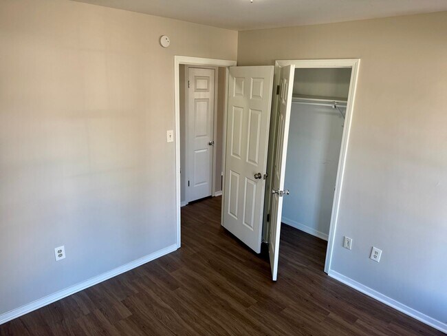 Building Photo - 4289 Brighton Dr