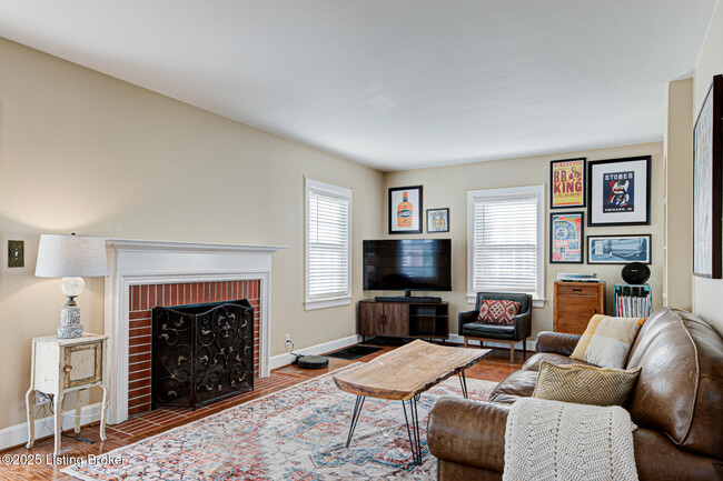 Building Photo - 2418 Brighton Dr