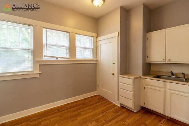 Building Photo - $300 off 1st Month's Rent!! Gorgeous Home!!