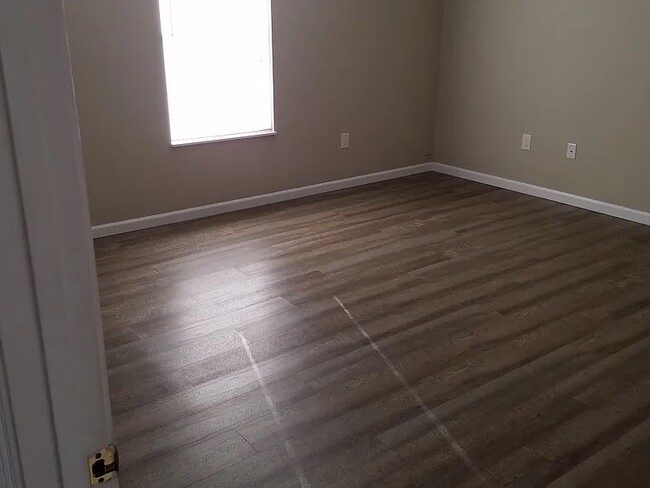 Building Photo - 605 Privet Dr