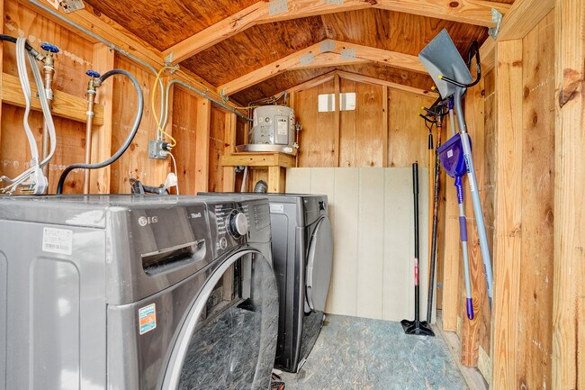 Building Photo - 234 NE 14th Ave