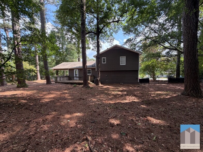 Building Photo - 734 Marthas Dr