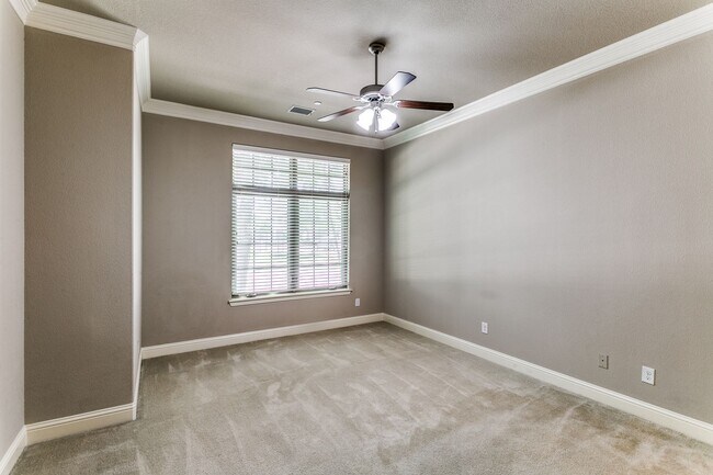 Building Photo - 809 Milton Way