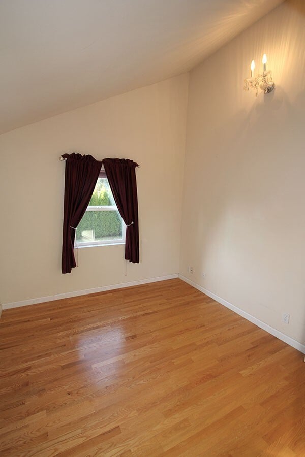 Building Photo - UPDATED & WELL MAINTAINED 3 BED, 2 BATH SE...