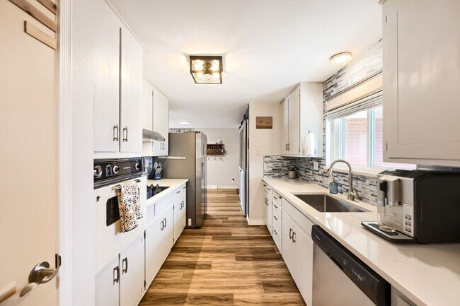 Building Photo - 2118 Monteagle St