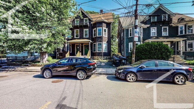 Building Photo - BU 1-bed split(2 Bedroom w/o LR) w/heat