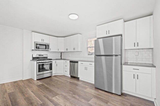 Building Photo - AVAILABLE JULY 1ST! ABSOLUTELY GORGEOUS & RENOVATED 2 bedroom in CASTLE SHANNON!