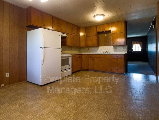 Building Photo - 110 S 4th Ave W