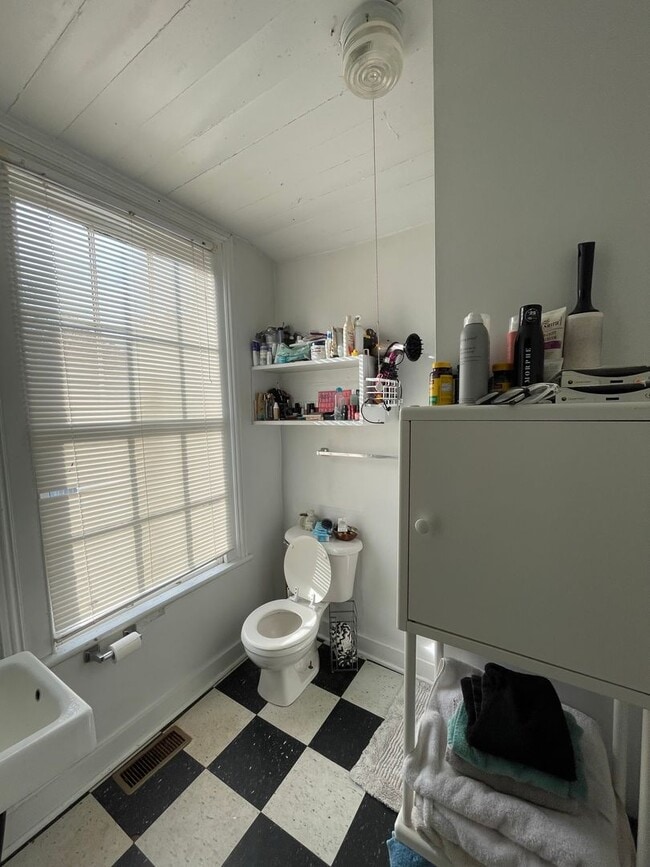 Building Photo - 224 Barrow St