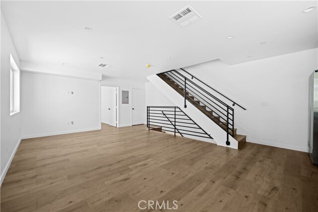 Building Photo - 6834 Hazeltine Ave