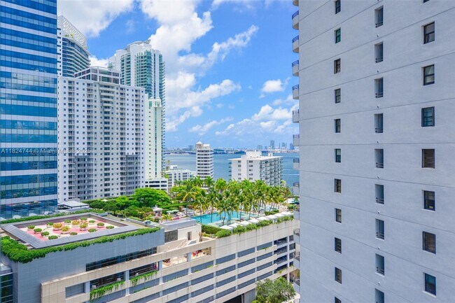Building Photo - 1451 Brickell Ave