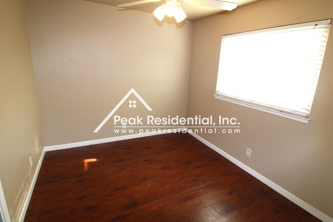 Building Photo - A Beautiful Elk Grove 4bd/2.5ba Home with ...