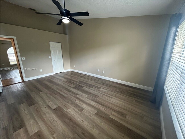Building Photo - 9721 SW 15th Dr