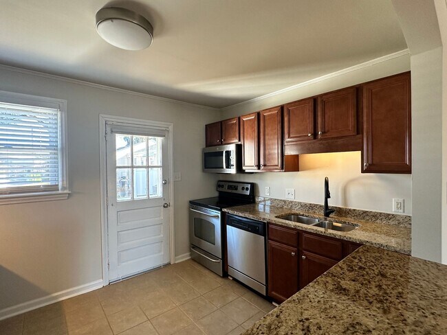 Building Photo - Two Bedroom Cottage - Five Points East, Raleigh, NC - Inside the Beltline!