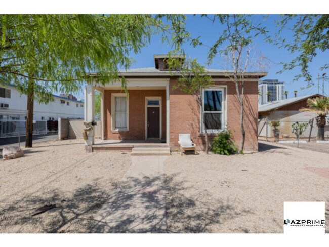 Building Photo - $500 OFF FIRST MONTH'S RENT MOVE IN SPECIA...