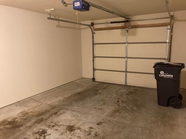Building Photo - 601 Glenstone Dr