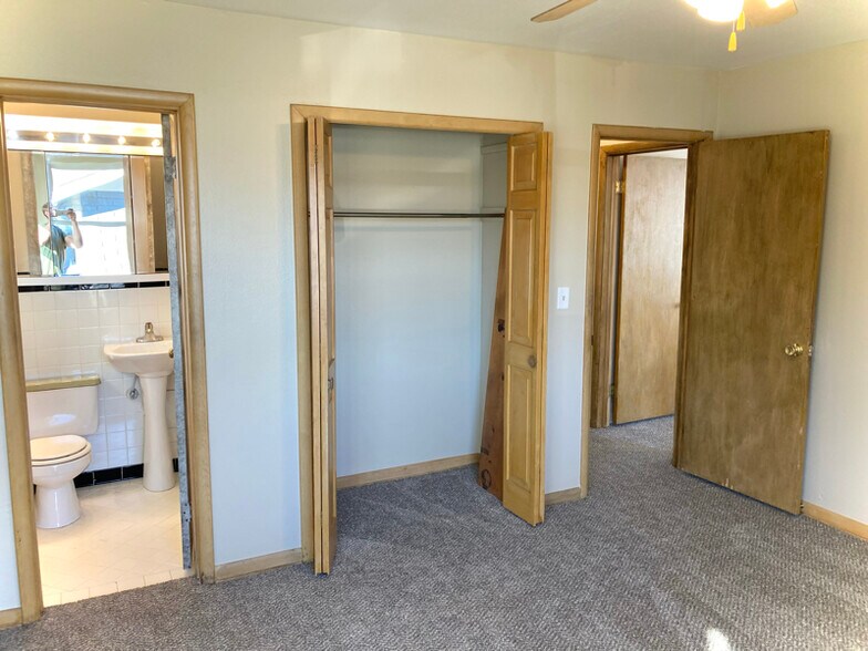 Building Photo - 612 W Matthews St