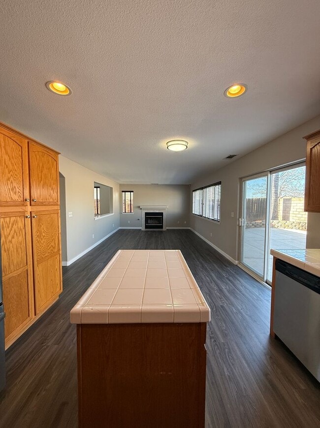 Building Photo - Beautiful River Oaks Large Two Story Home With Three Car Garage