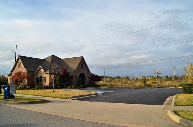Building Photo - 1802 SW Riverstone Rd