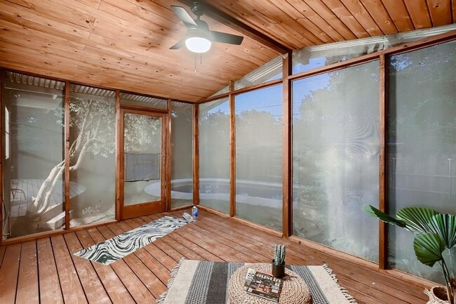 Building Photo - 5325 Western Hills Dr