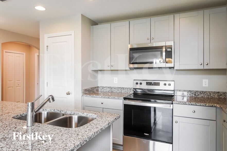 Building Photo - 659 Lindbergh Wy