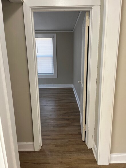 Building Photo - 438 3rd Ave SW
