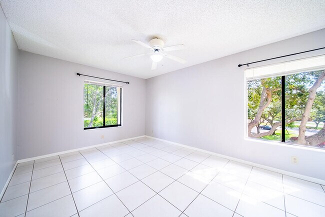Building Photo - 202 Foxtail Dr