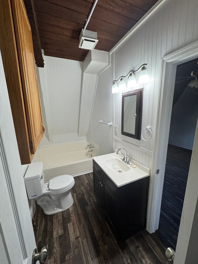 Building Photo - 3938 Cloverdale Rd