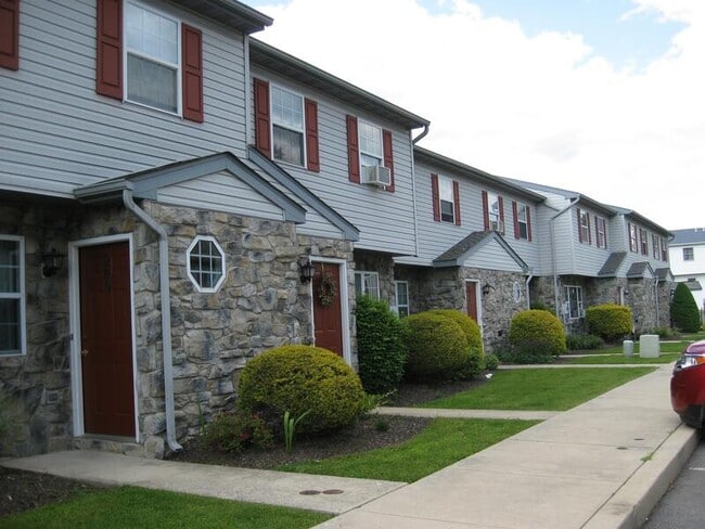 Building Photo - 214 Magnolia Dr