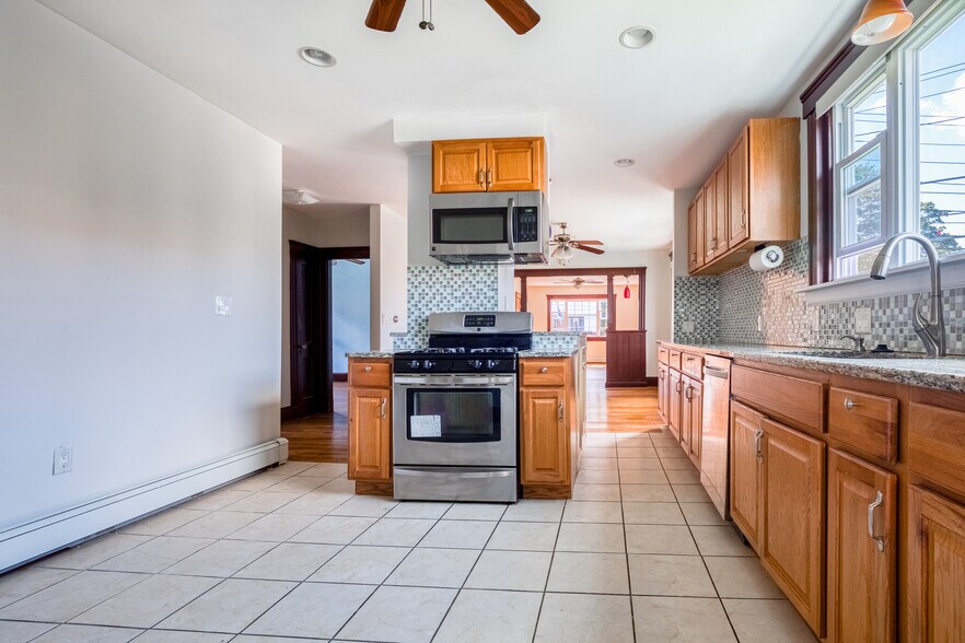 kitchen - 336 Riverside Ave