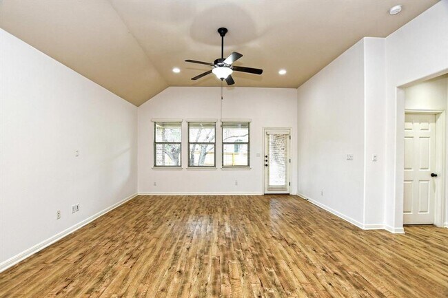 Building Photo - 2213 Lookout Range Dr